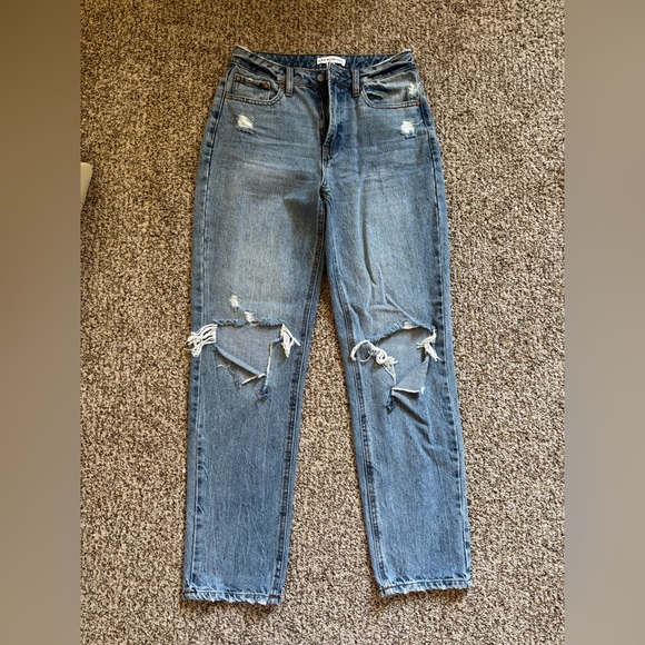 Distressed boyfriend jeans - Picture 1 of 2